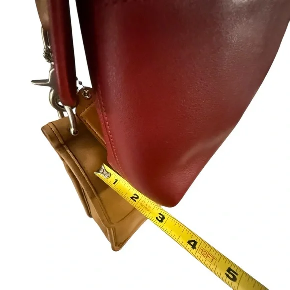 Vintage (2004) Coach Red Leather Legacy Hobo Crossbody Bag Purse No. G040-9136 - Picture 7 of 16